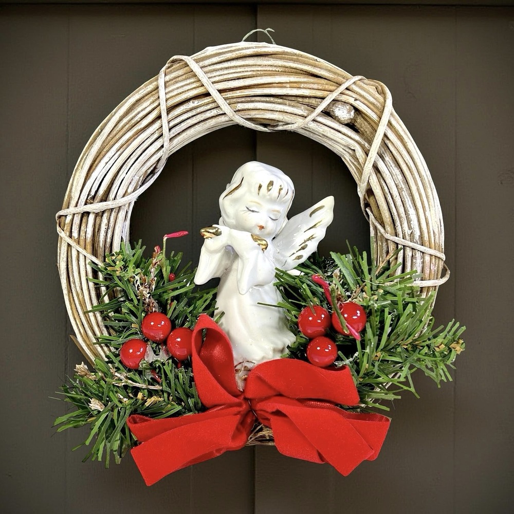 Vintage Hand Crafted Christmas Wreath Porcelain‎ Angel Holly Berry Bow Kitsch 6"